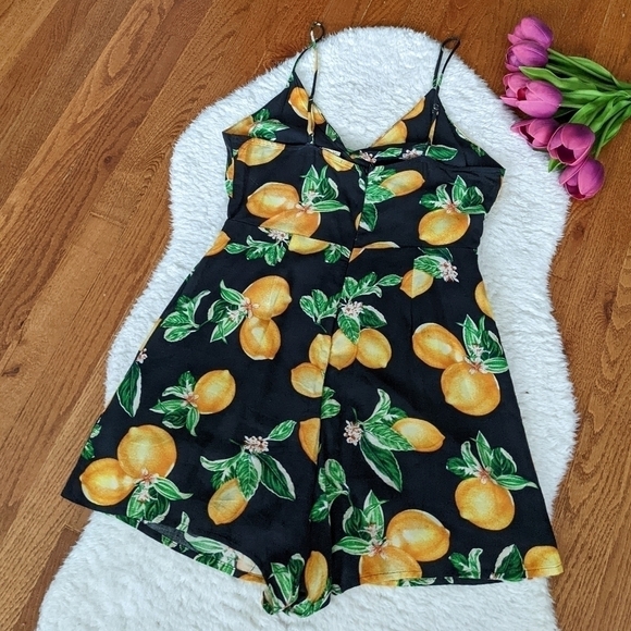 URBAN OUTFITTERS kimchi blue lemon print short romper - Picture 4 of 14